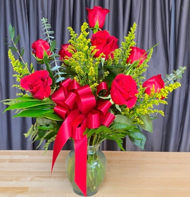 Deluxe Dozen Red Roses