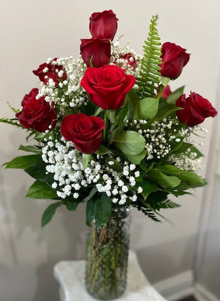 Traditional Dozen Red Roses